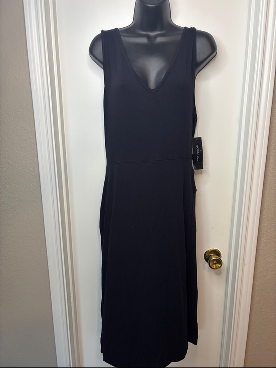 BCBG Dresses & Skirts - BCBG Black V-Neck Maxi Dress